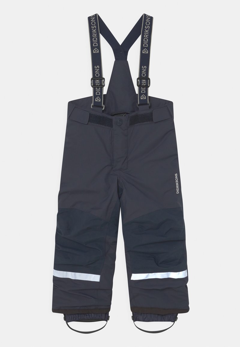 Calças de bib em azul marinho à prova d'água com alças ajustáveis, fecho frontal com botão, detalhes refletivos e punhos elásticos para um ajuste seguro.