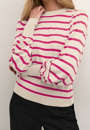 Gestreifter Pullover in Creme mit fuchsiafarbenen horizontalen Streifen, geripptem Rundhalsausschnitt und Bündchen, mit puffärmel und glattem Strickmuster.