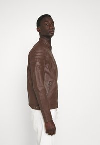 Jack & Jones JJEROCKY JACKET - Jakna od umjetne kože - chocolate fondant