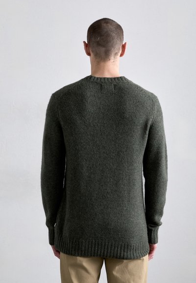 NN.07 Stickad tröja - khaki