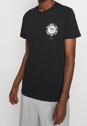 Czarna bawełniana koszulka z krótkim rękawem, z okrągłym białym wzorem przedstawiającym zebry oraz napisem "PAUL SMITH", z okrągłym dekoltem.