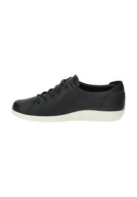 Sneaker in pelle nera con punta rotonda, chiusura con lacci e suola in gomma bianca. Tessuto liscio con dettagli di cucitura minimi.