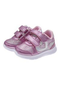 Rosa sneakers med glänsande, metallisk finish, textilöverdel. Kardborreband, vit gummisula och hjärtformad detalj på sidorna.