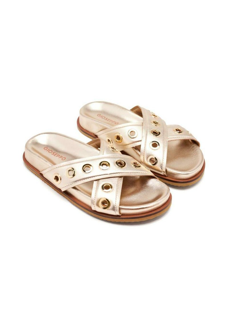 Sandalias de slides metálicas doradas con tiras entrelazadas y recortes circulares, con una plantilla acolchada y una suela de goma marrón.
