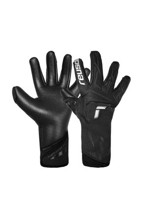 Paar schwarze Torwarthandschuhe mit strukturierter Handfläche und Rückseite, mit "reusch"-Logo am Handgelenksriemen und gemusterter Griffoberfläche.