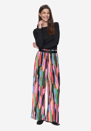 Farverige bukser med brede ben, der har en plisseret tekstur og et abstrakt mønster i nuancer af pink, grøn, sort og brun; højtaljet design.