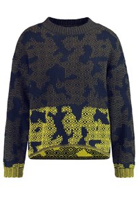 Mörkblå stickad tröja med ett texturerat mönster, med gula accenter och en camouflage-liknande design. Ribbad halsringning och manschetter.