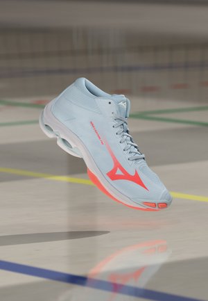 Mizuno, WAVE LIGHTNING PRO MID - Обувки за волейбол - blue finch/lava orange/flamingo coral