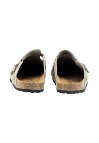 Sandalias sin talón de color gris claro con plantilla de corcho, suela de goma y correa ajustable. Cuenta con un diseño abierto para mayor transpirabilidad.