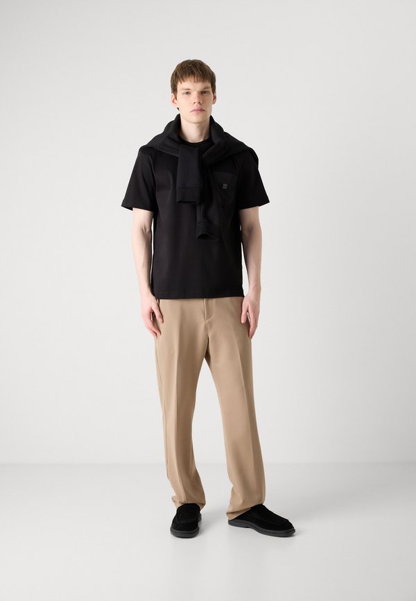 DOMBIRO - Basic T-shirt3