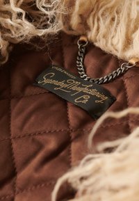 Superdry & Co CROP QUILT LINE AFGHAN  - Chaqueta de invierno - denim co tobacco brown