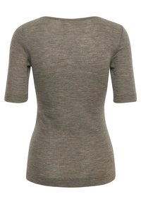 Tielko s krátkym rukávom z mäkkej, textúrovanej tkaniny v taupe farbe. Má široký výstrih a priliehavý strih, s hladkým dizajnom a bez viditeľných hardvérových prvkov.