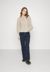 ONLY Petite ONLRIO LIFE CARDIGAN - Vesta na kopčanje - toasted coconut