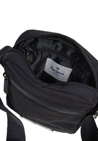 Pepe Jeans Soma ar siksnu pāri ķermenim - black