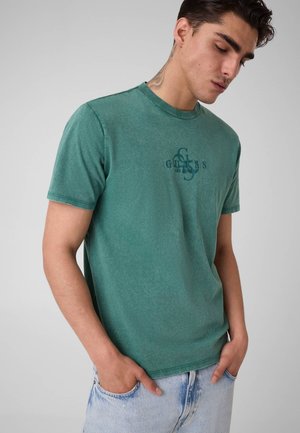 Guess, T-SHIRT MIT GESTICKTEM LOGO - Camiseta estampada - mehrfarbig grün