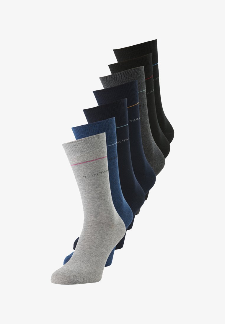 Kohver kaheksast sokist erinevates värvides: hall, mereväe sinine, tume sinine ja must. Tooteid iseloomustab ribakujundus ja logo ülaosas.