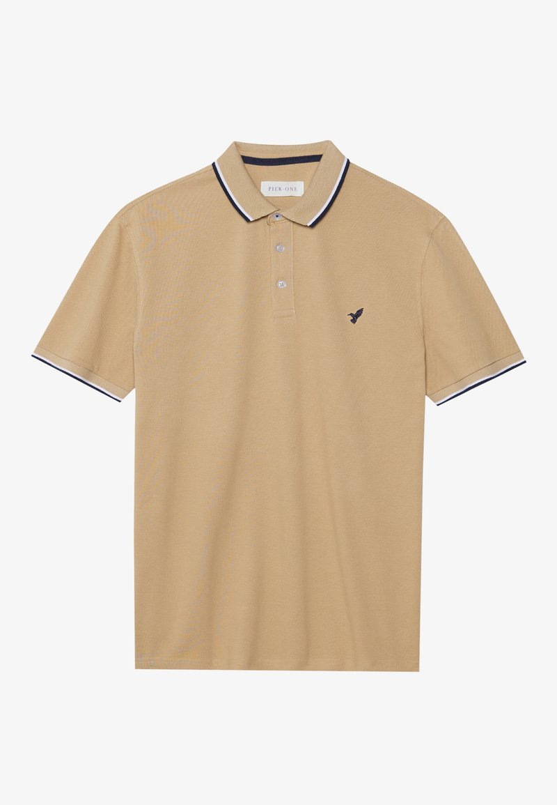Polo beige à manches courtes avec patte de boutonnage à deux boutons, col et bordures des manches rayés noir et blanc, et petit logo oiseau noir sur la poitrine.