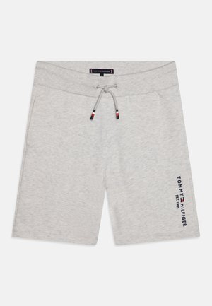 Lysegrå bomuldsshorts med elastisk linning og snøre, sidelommer og "Tommy Hilfiger Est. 1985" logo på venstre ben.