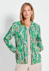Groene bloemen bomberjack met een ritssluiting aan de voorkant, geribde manchetten en zoom. Bevat verschillende pastelkleurige bloemenpatronen op een textuurstof.
