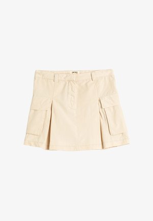 Beige cargorok met een geplooid ontwerp, voorzien van twee zijzakken en een knoopsluiting. Gemaakt van katoen met een soepele textuur.