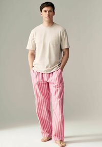 Next REGULAR FIT SET jasnoczerwony