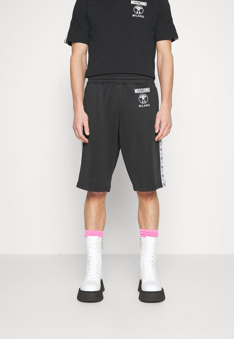 Herren T-shirts & Polos | MOSCHINO Shorts black/schwarz - MW54598 Herren T-shirts & Polos | MOSCHINO Shorts black/schwarz - MW54598