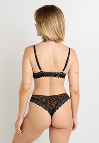 ROUGEGORGE String - noir