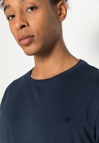 Replay CREW TEE 3 PACK - T-shirt básica - brown/aviator blue/white