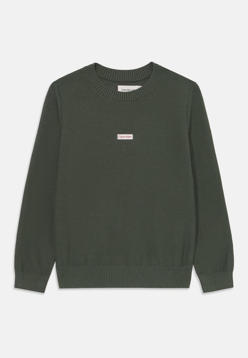 Maglioncino verde scuro a maglia con scollatura rotonda a coste, maniche lunghe e una piccola etichetta con il logo Calvin Klein sul petto.