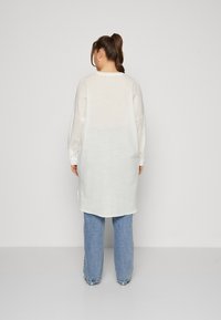 ONLY Carmakoma CARAPELDOORN SOLID V NECK SHIRT - Palaidinė - cloud dancer