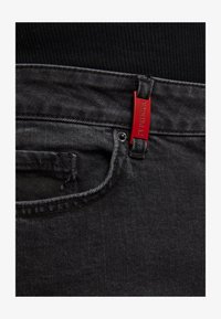 Selezionato, washedblack