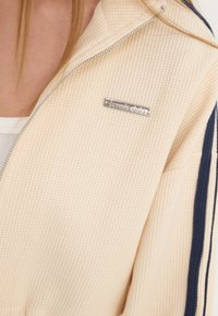 Even&Odd Majica s kapuljačom i patentnim zatvaračem - off-white/dark blue