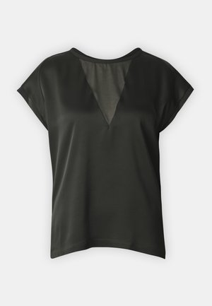 Zwart t-shirt met korte mouwen en een V-vormige meshaccent aan de achterkant. Gladde stof, relaxed fit en ronde halslijn.