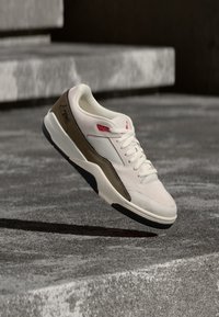 Niet geselecteerd, phantom/university red/palomino/black/sail