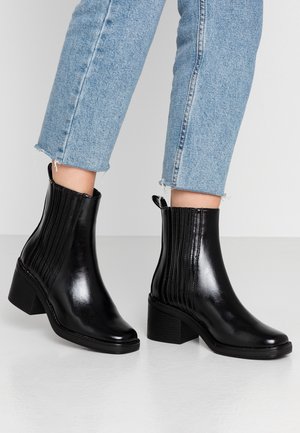 Classic ankle boots - black