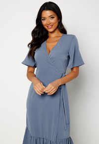 Bubbleroom BUTTERFLY SLEEVE WRAP FLOUNCE DRESS - Sukienka letnia