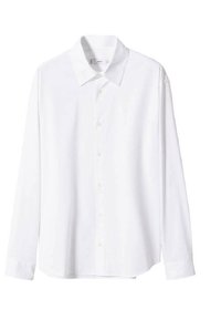 Chemise blanche à manches longues avec boutons, en tissu lisse, dotée d'un col classique, d'une patte de boutonnage à l'avant et d'un ourlet légèrement arrondi.