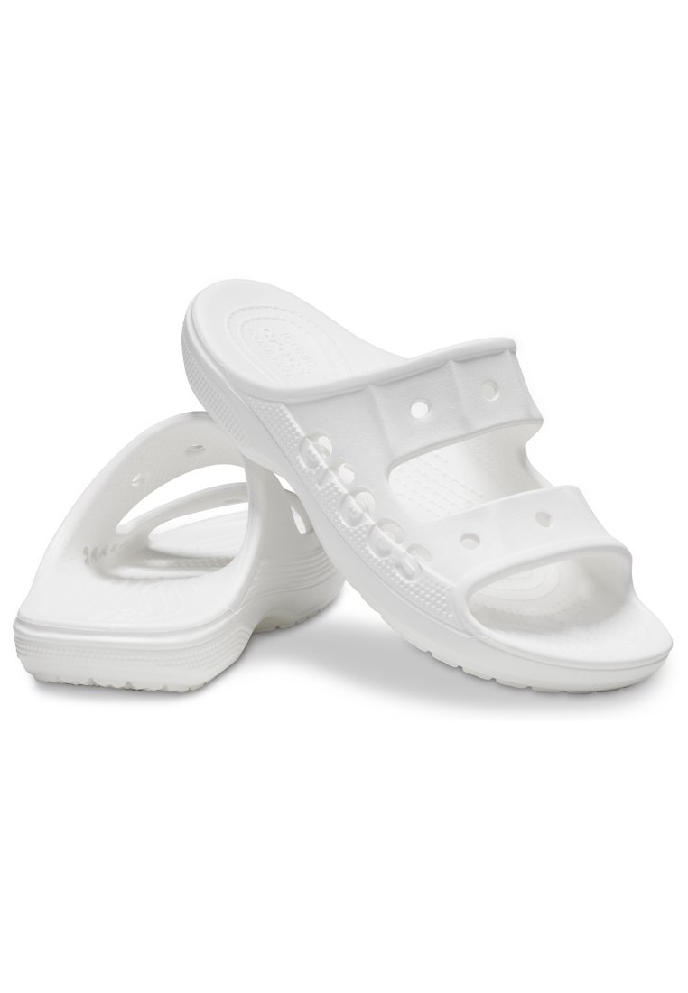 Sabots blancs avec design ouvert à l'avant, deux ouvertures pour les sangles, matériau en mousse léger, semelle texturée et trous de drainage pour l'eau.