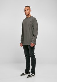 Urban Classics OVERSIZED DISTRESSED LONGSLEEVE - Langærmet T-shirt - darkshadow