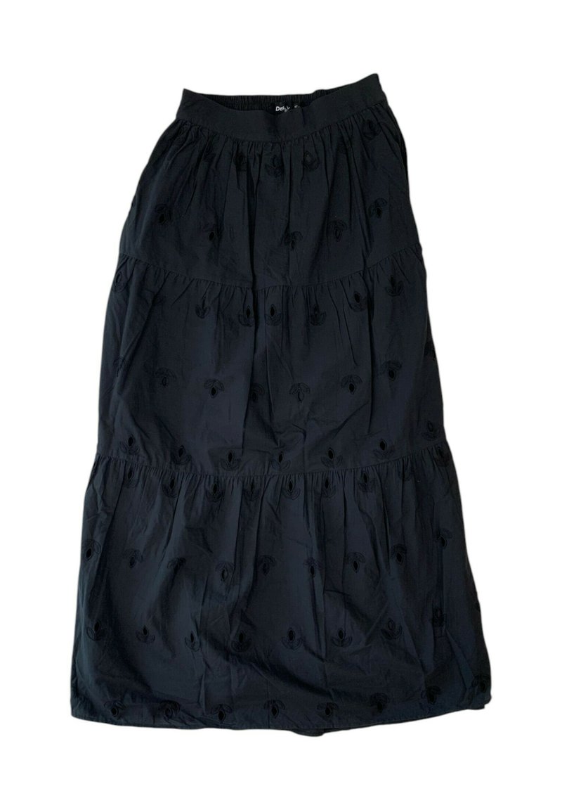 Gonna nera a pieghe realizzata in tessuto leggero con ricami floreali a texture. Vita elasticizzata e silhouette rilassata.