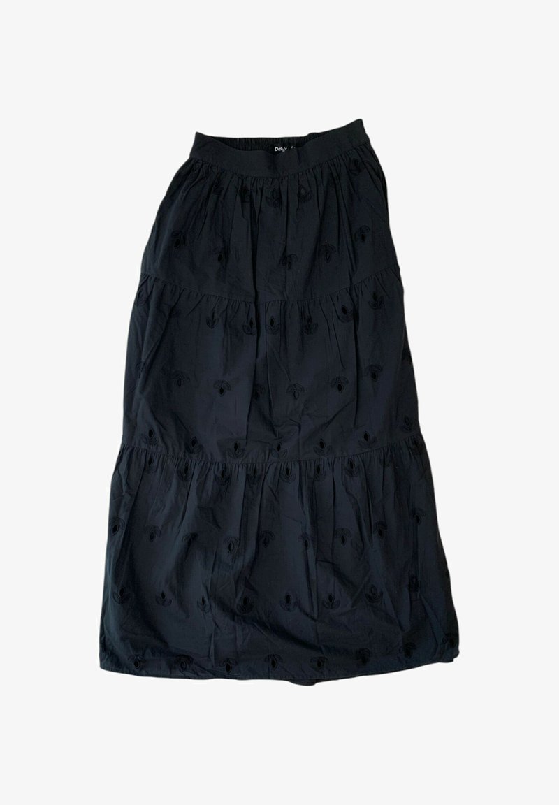 Gonna nera a pieghe realizzata in tessuto leggero con ricami floreali a texture. Vita elasticizzata e silhouette rilassata.