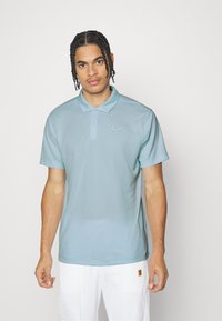Nike Performance SOLID - Polo - glacier blue/white