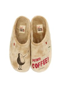 Zapatillas de felpa beige con una textura suave. Presentan gráficos de una patata y el texto "¡CAFÉ DE PATATA!" en la parte frontal.