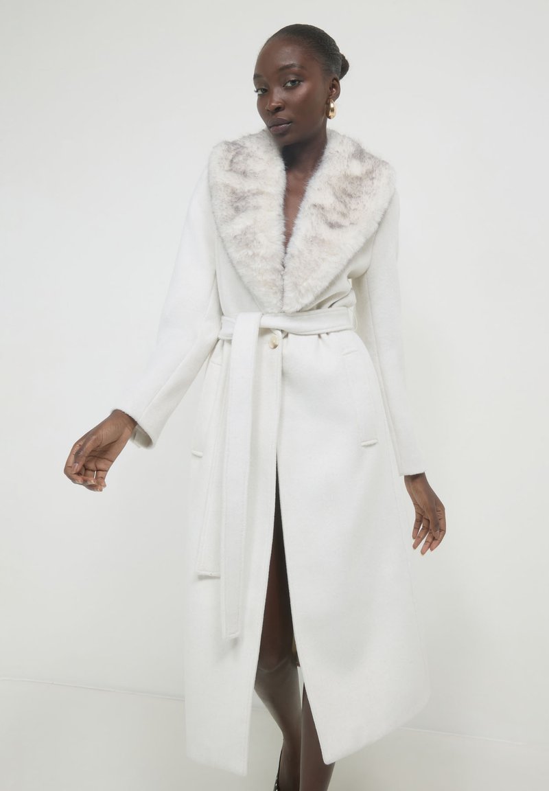 Calliope LUNGO - Cappotto classico - bianco