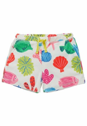 Pantalones cortos coloridos con base blanca, peces rosas, plantas verdes y conchas rojas. Cintura elástica con cordón amarillo, textura de tela suave.