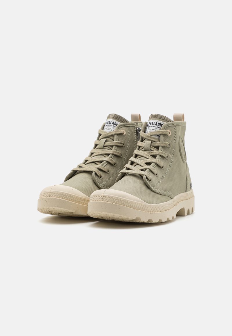 Scarpe Palladium Pampa SP20 Hi CVS Unisex: Tela Lavata Morbida E Suola Leggera TPR