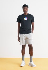 Nike Sportswear TEE COSMIC - Print T-shirt - black