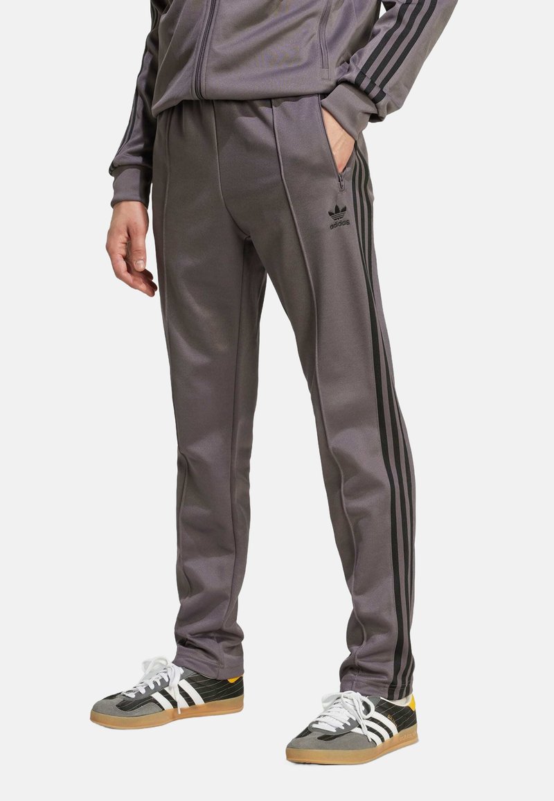 adidas Originals CLASSIC TP - Tracksuit bottoms - grey strata black