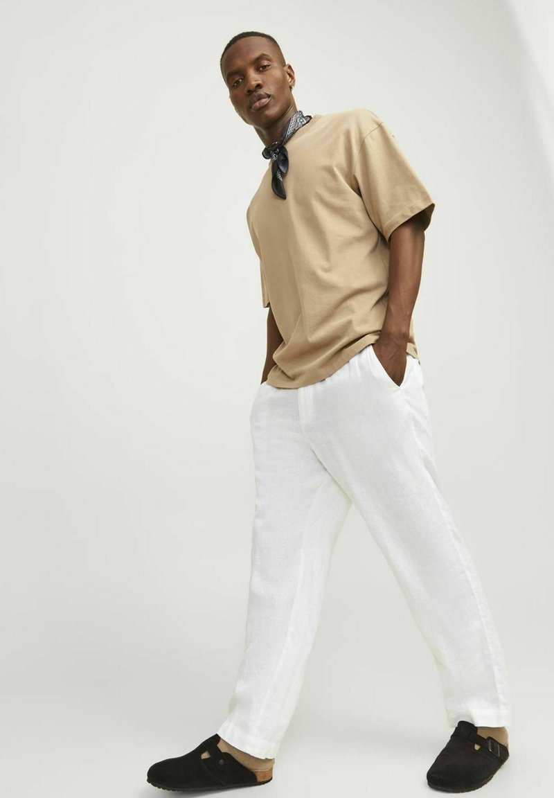 Jack & Jones JPSTKARL JJTAILORED TROY - Broek - beige