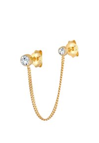 Pendientes de oro con piedras preciosas transparentes, unidos por una delicada cadena trenzada. Cada pendiente tiene un acabado pulido y un pequeño respaldo resistente.